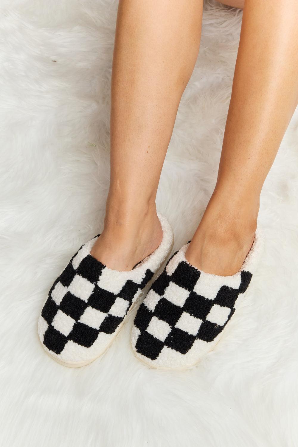 Melody Checkered Print Plush Slide Slippers - Lab Fashion, Home & Health